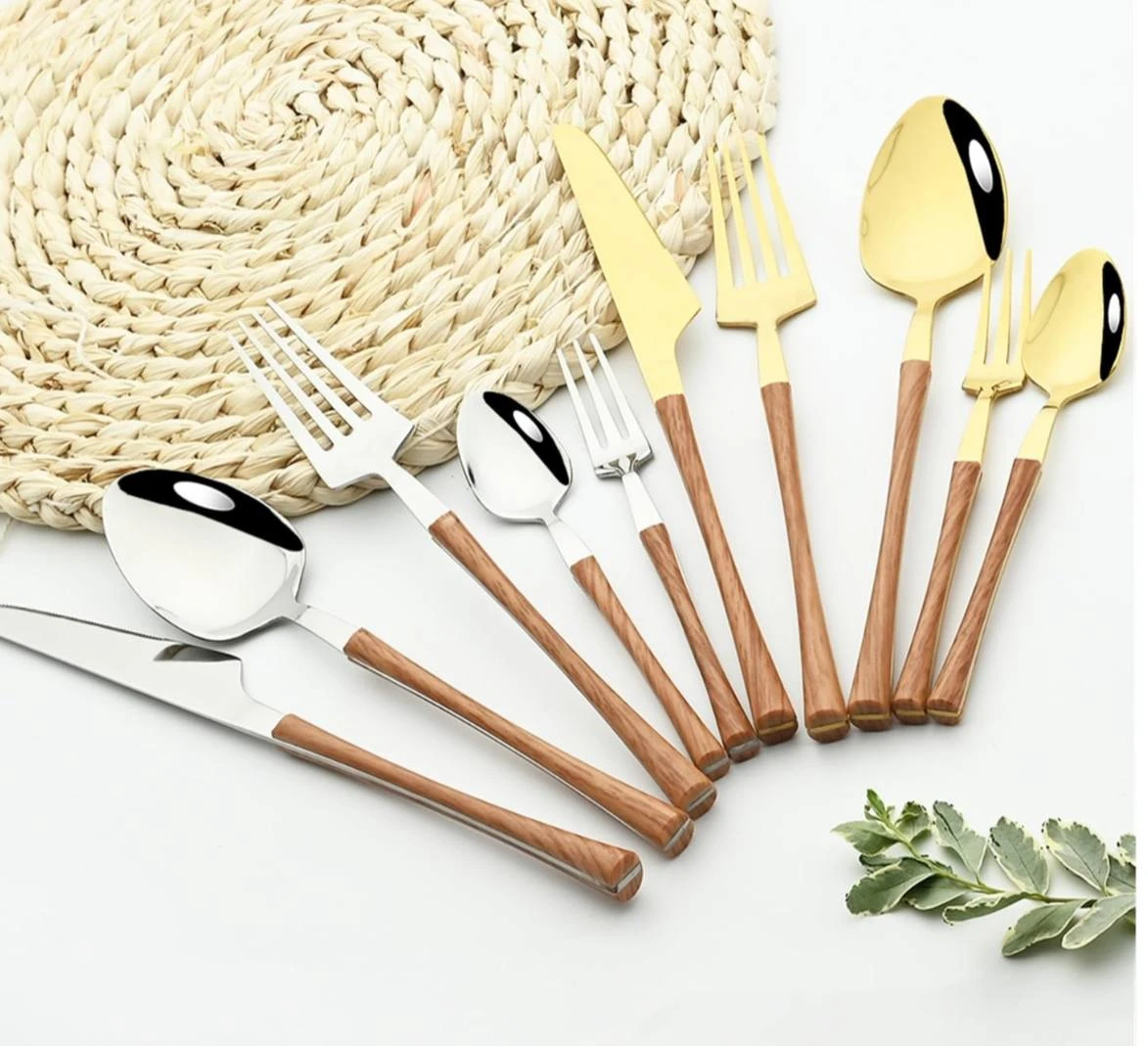 طقم معالق استاليس 24قطعه بالعلبه