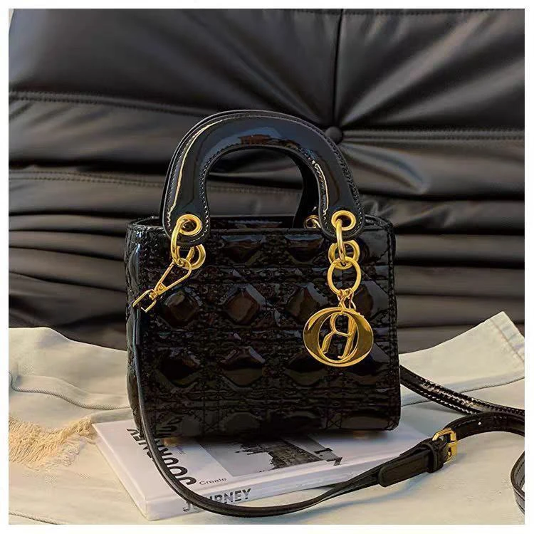 شنطه كروس ماركه DIOR