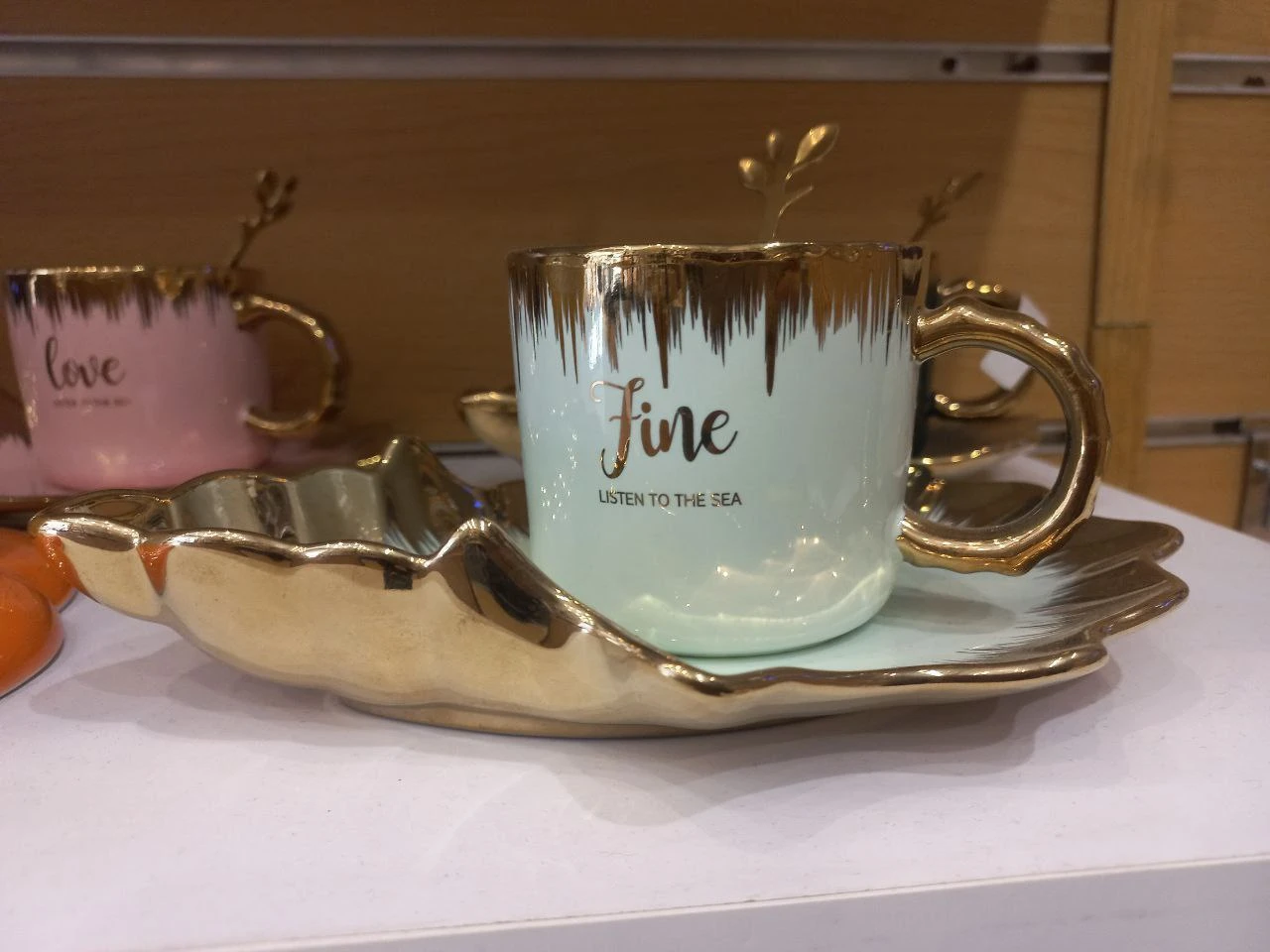 فنجان  بالطبق